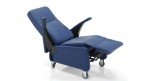 Le fauteuil est équipé d'un mécanisme de relaxation manuelle standard à 3 positions.