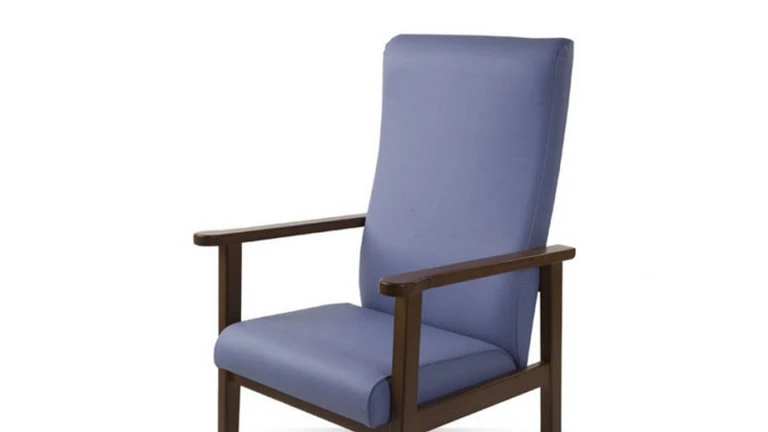 Chaise senior en bois et éco-cuir ignifuge et hygiénique