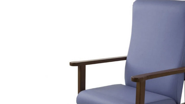Chaise senior en bois et éco-cuir ignifuge et hygiénique