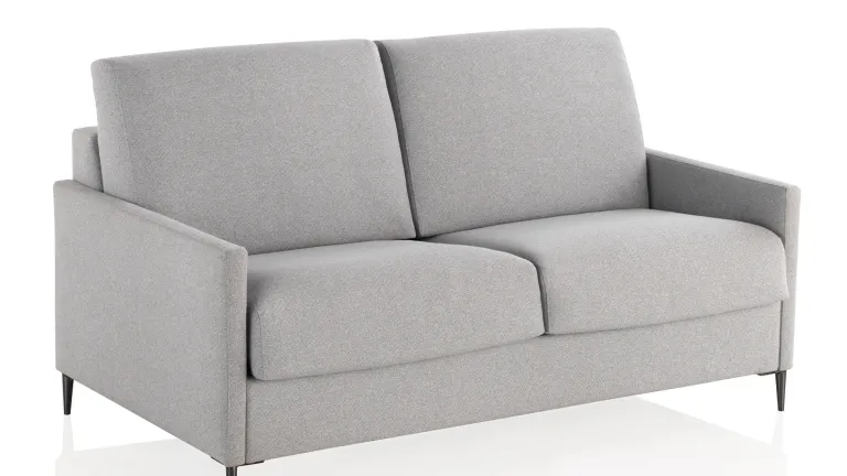 Avec un accoudoir réduit de 5 cm pour nous adapter aux problèmes d'espace.