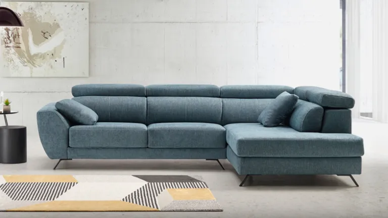 Le modèle Versailles allie parfaitement design et confort. Il dispose d'appuis-tête rabattables et comprend des coussins décorat