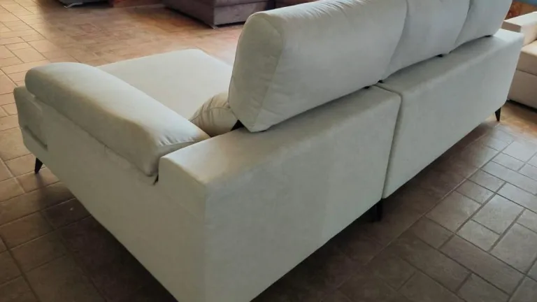 Canapé d'angle extra-coulissant élégant et avec un grand choix de tissus anti-taches