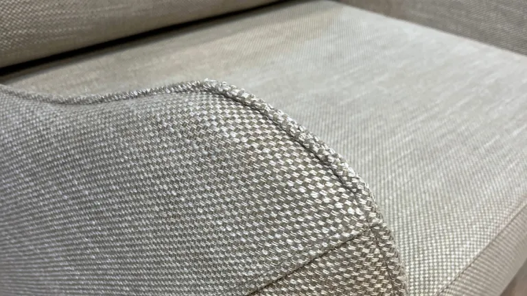 Fauteuil convertible rembourré avec plus de 40 couleurs disponibles.