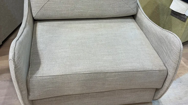 Fauteuil convertible rembourré avec plus de 40 couleurs disponibles.