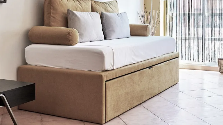 Lit gigogne en similicuir, idéal pour les chambres d'enfants