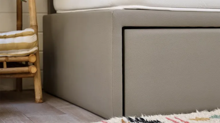 Lit gigogne en similicuir, idéal pour les chambres d'enfants
