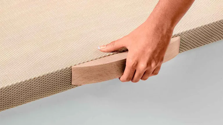 lit coffre en bois naturel avec porte rangement