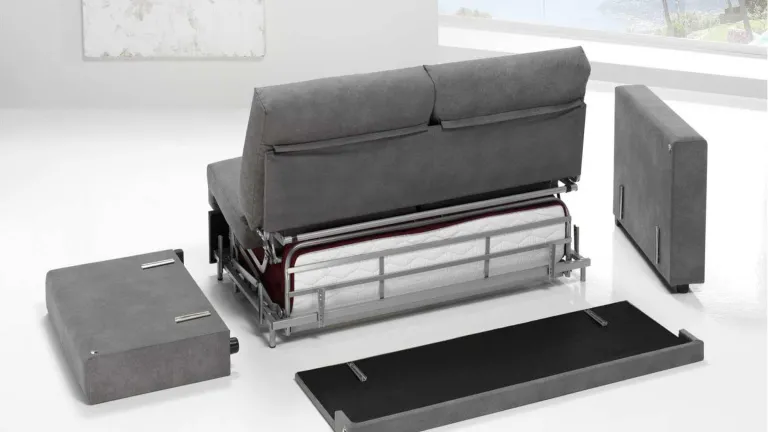 L'assise, les accoudoirs et les dossiers sont entièrement déhoussables pour faciliter le nettoyage