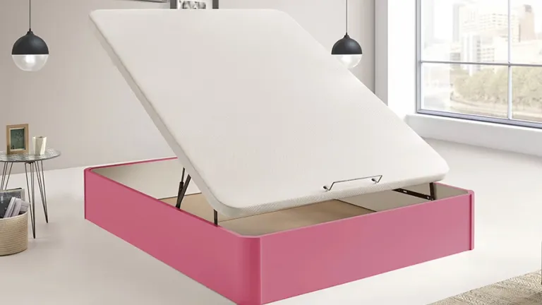 Lit coffre en bois aux couleurs nordiques à un prix avantageux